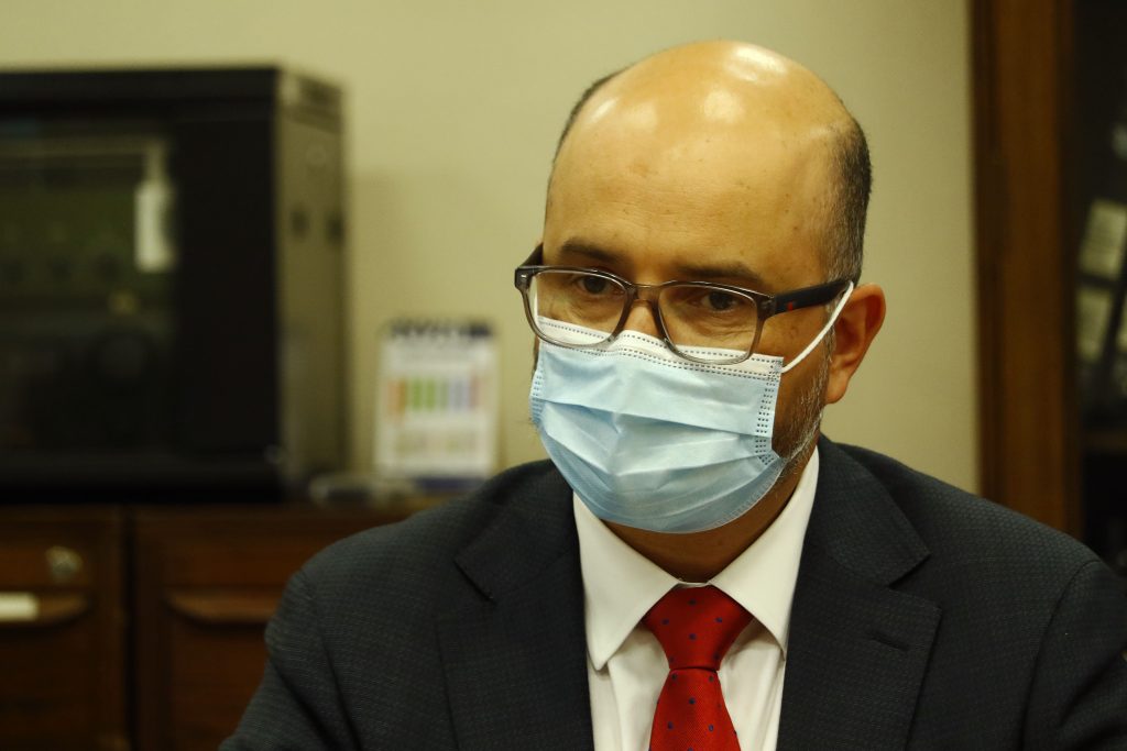 Diputado Ilabaca: “Si es necesario postergar las elecciones, lo haremos”