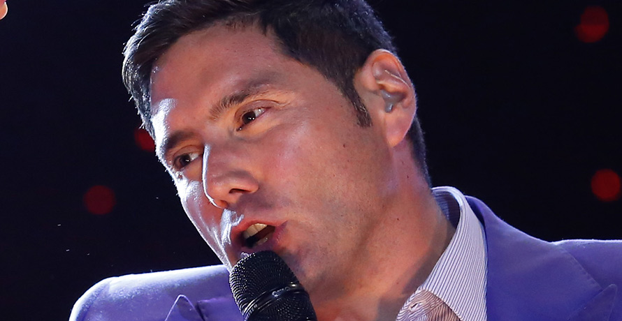 “A ver si me encuentran”: “Pancho” Saavedra desclasifica inédita imagen de su licenciatura de cuarto básico