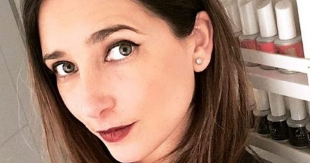 Camila Nash genera comentarios con fotografías al desnudo en playa de México