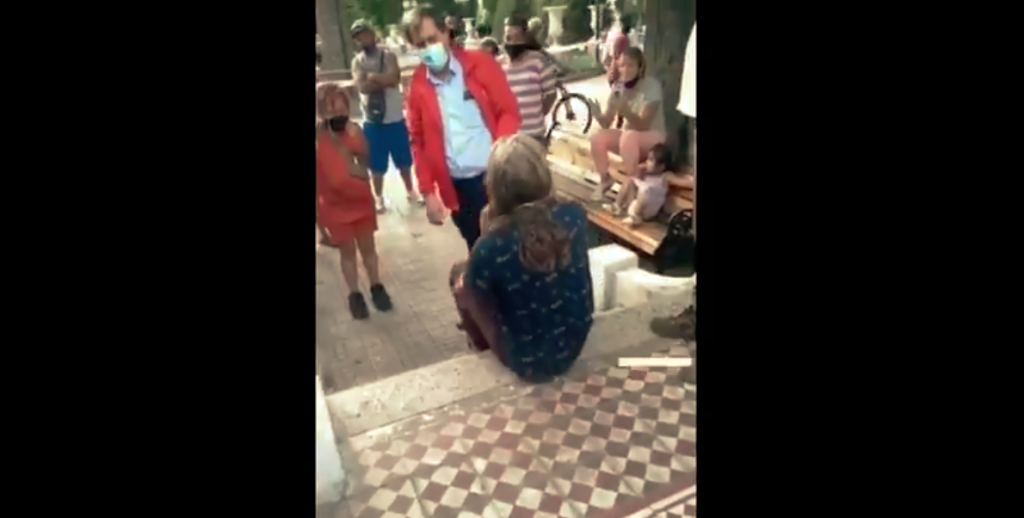 VIDEO | “Yo soy Beals hueó…, conóceme”: Alcalde Christian Beals golpea en la cara a sujeto en pleno centro de San Felipe