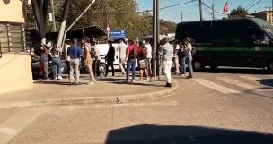 Tío abuelo de Tomás Bravo deja la cárcel El Manzano en Concepción en medio de manifestaciones