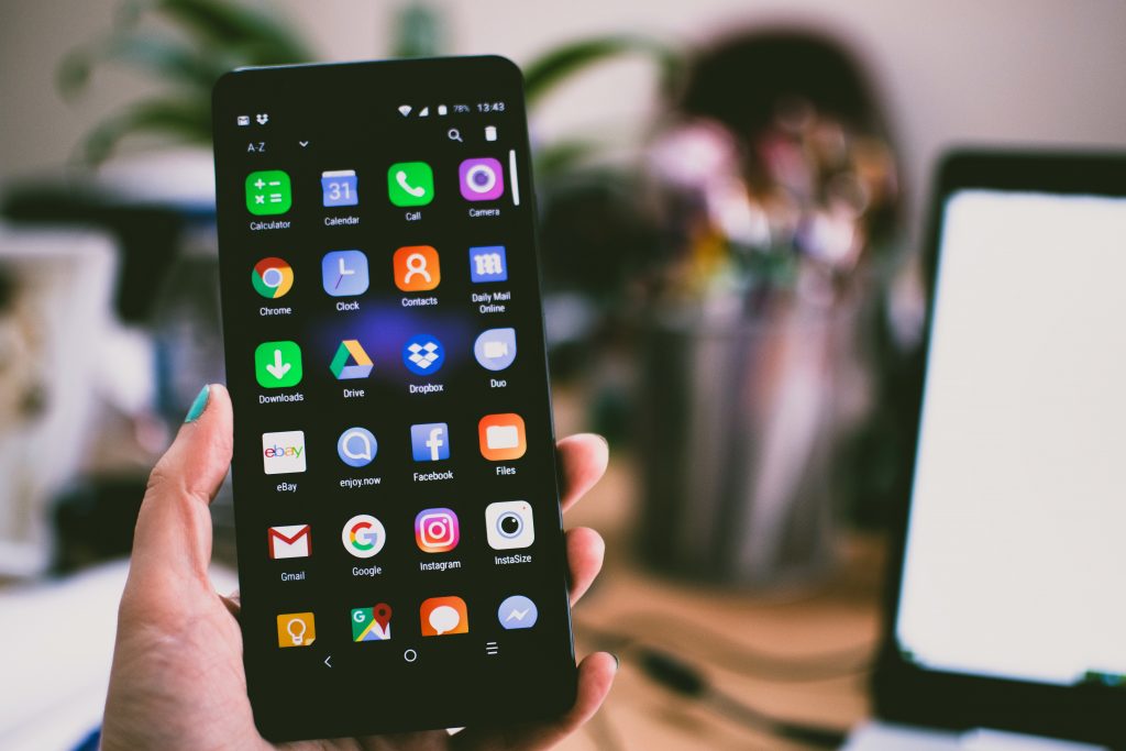 Crean novedosa red social que cambia la forma de comunicarse entre los jóvenes