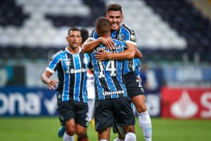 César Pinares fue figura en goleada de Gremio y prensa brasileña lo llenó de elogios