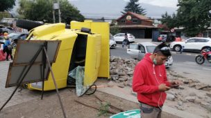 Accidente provoca choque de camión con diez autos en Las Condes: habrían 8 heridos