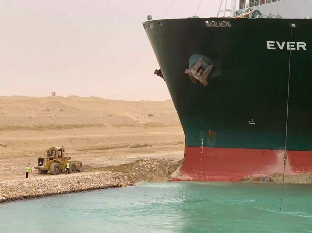 Egipto consigue reflotar parcialmente el buque ‘Ever Given’ en el Canal de Suez