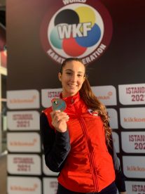 Valentina Toro consigue una importante medalla de plata en Premier League de Karate