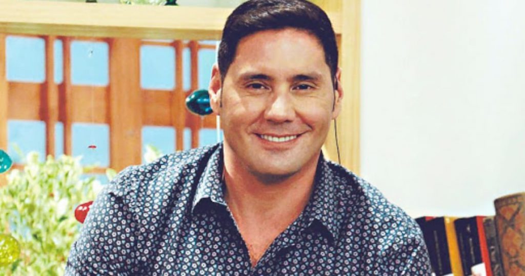 Francisco Saavedra desclasificó antiguas fotografías de momentos de su vida: “¿Estoy muy cambiado?”