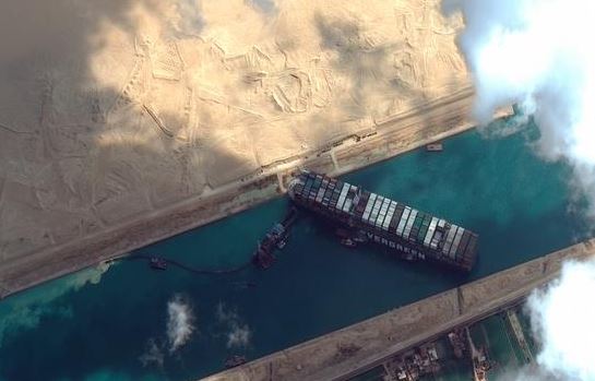 Fracasan últimos intentos por liberar al megabuque “Ever Given” en el Canal de Suez