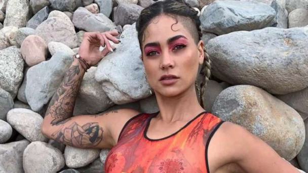 Camila Recabarren sorprende con desnudo y envía “sucio” mensaje a enigmática persona 