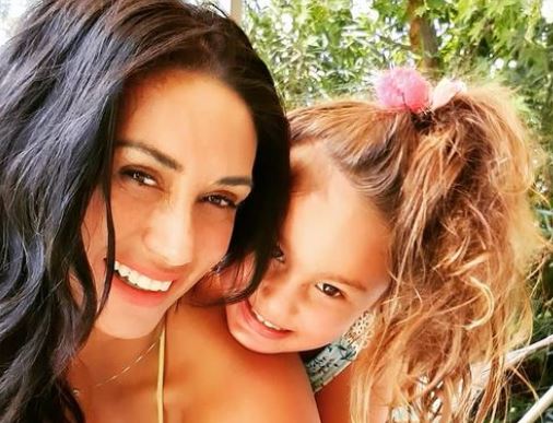 “Me hace bien el amor”: Pamela Díaz respondió a seguidores tras lucirse con osado escote