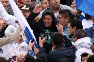 Gary Medel lideró los saludos de aniversario para Universidad Católica