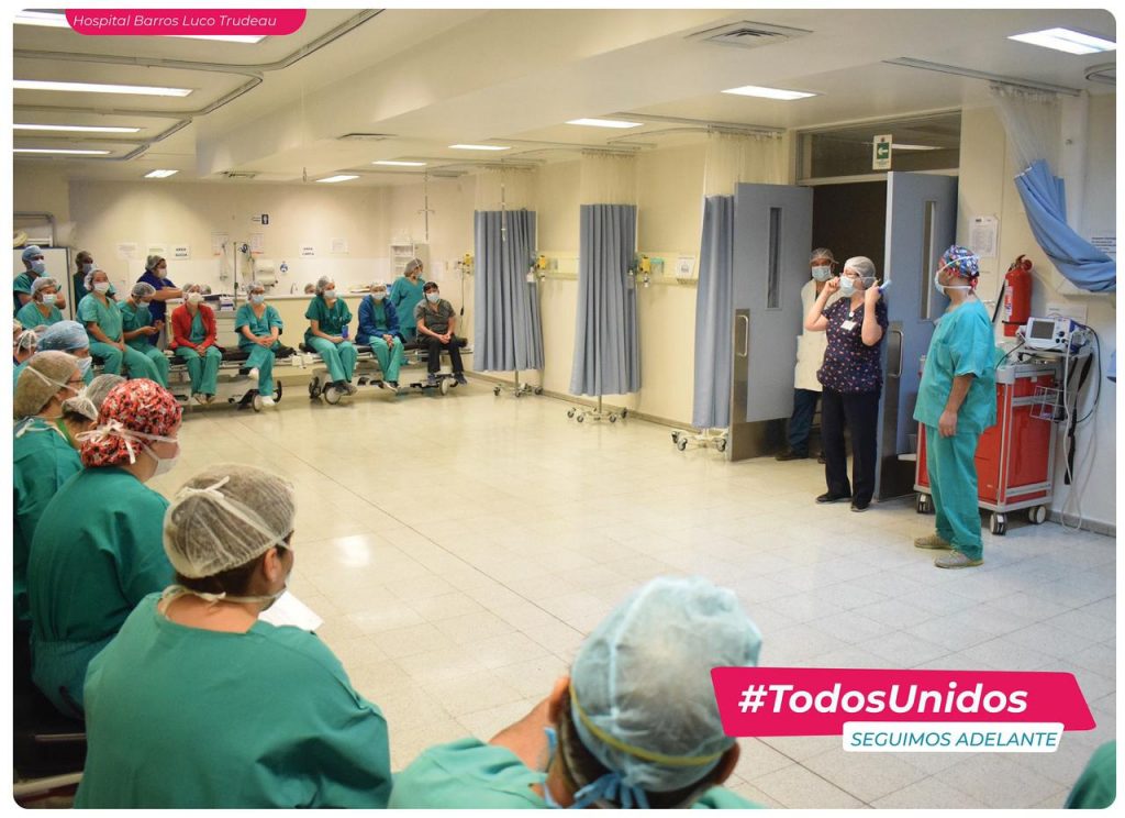Campaña entrega apoyo emocional a equipos de salud del Hospital Barros Luco