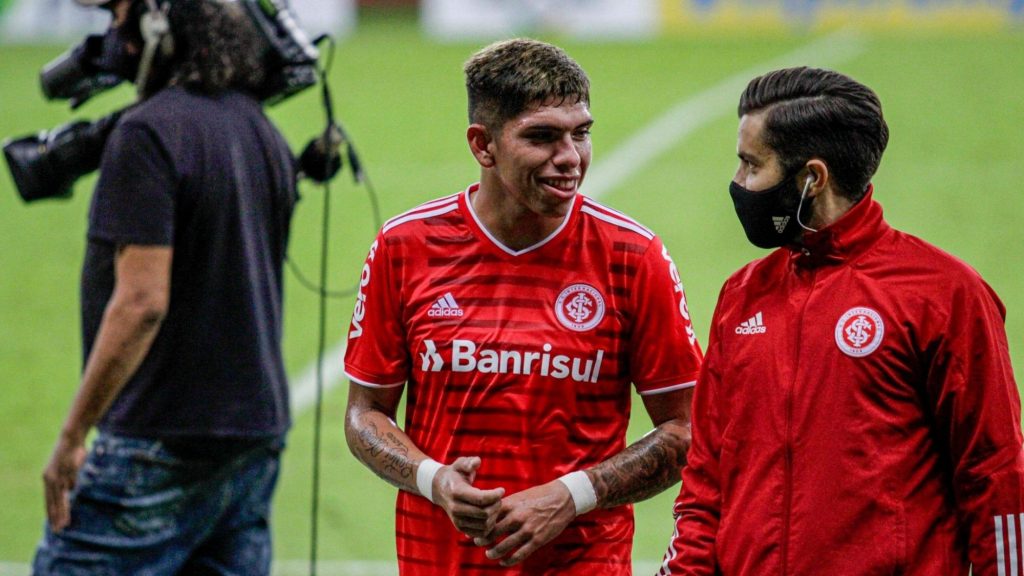 Carlos Palacios debutó en el Inter de Porto Alegre: “Fue un poco difícil, pero me sentí muy bien”