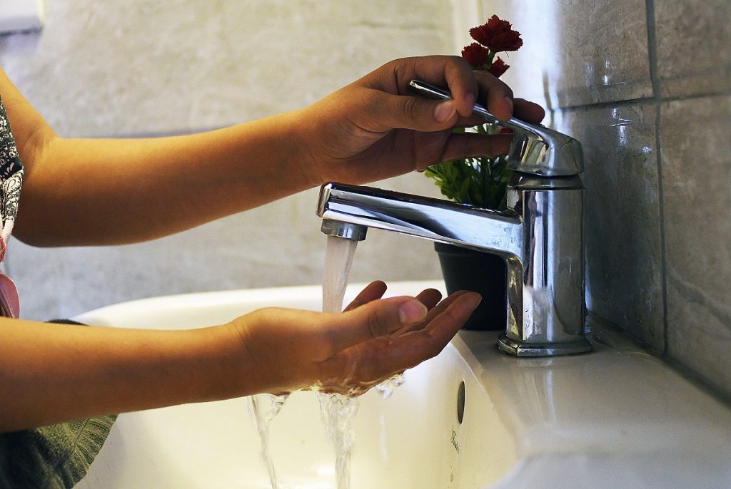 Aguas Andinas restablece suministro de agua potable en Santiago tras megacorte