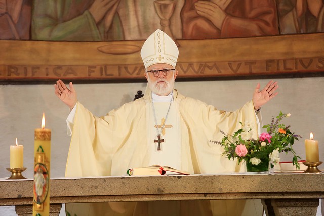 Monseñor Celestino Aós da positivo por Covid-19 y presenta malestares leves