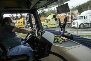 Ministra de Transportes y CNDC dialogan por camioneros varados en Argentina