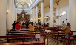 Establecen aforos máximos para cultos religiosos en comunas en cuarentena