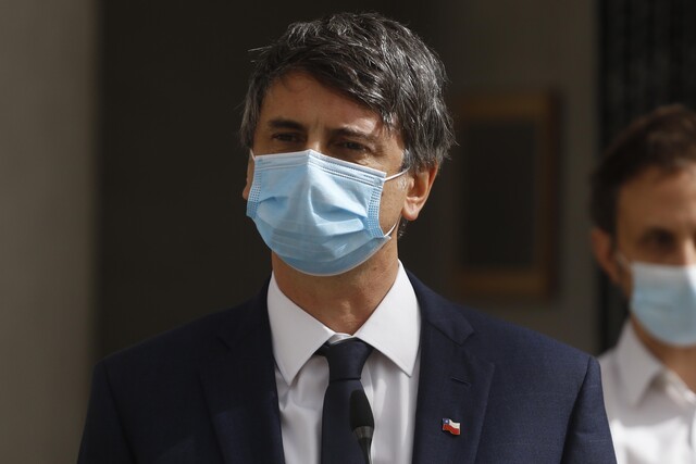 Ministro Couve sobre vacunas: “El viernes conoceremos los estudios de efectividad que estamos haciendo en nuestro país”