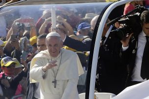 Viernes Santo en pandemia: El Papa visita a colectivos vulnerables a los que el Vaticano vacuna contra el COVID-19