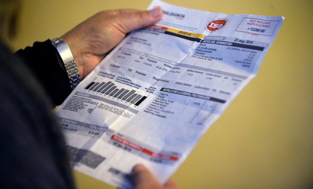 Buscan extender ley que impide a empresas cortar suministros básicos por mora
