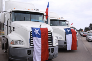 Camioneros firman acuerdo y terminan corte de ruta internacional en Magallanes