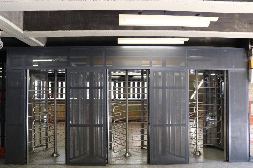 Metro aclara de qué se tratan nuevas puertas instaladas en estación Los Héroes