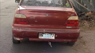 Insólito: hombre tapó en Peñalolén patente de su auto con mascarilla para no pagar el TAG