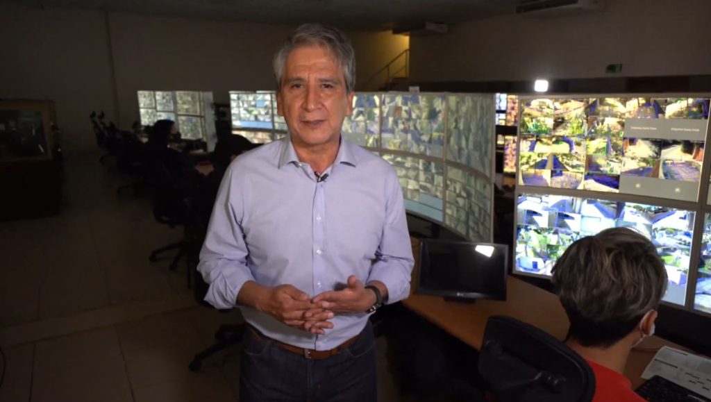 Nuevo programa del “Tío Emilio”: Desde un conductor en bóxer hasta el complejo escenario de los botaderos ilegales
