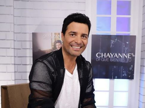 “La enfermera se debe haber desmayado”: Chayanne causó furor en redes sociales tras vacunarse contra el COVID-19