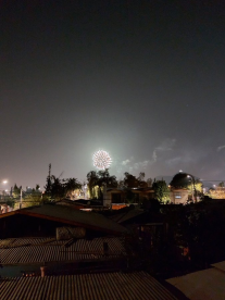 Hinchas de Colo Colo lanzaron fuegos artificiales en diferente puntos de la capital