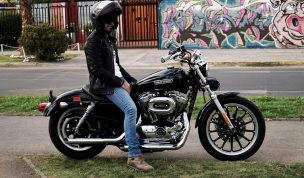 “Motoquero” chileno rifa su moto Harley Davidson en medio de la crisis del Covid-19