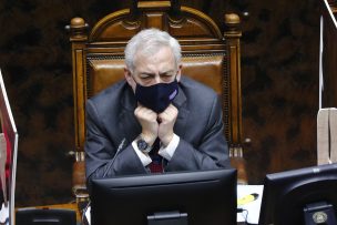 Remueven a funcionarios que fueron a restaurante con Raúl Guzmán
