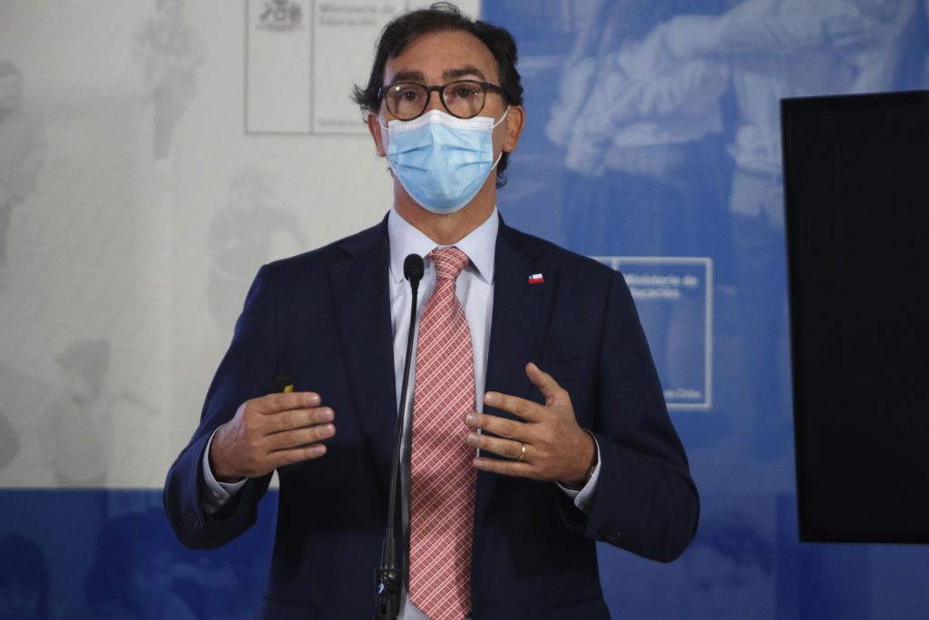 Ministro Figueroa asegura que el sistema educativo está “preparado para un 2022 con presencialidad plena”