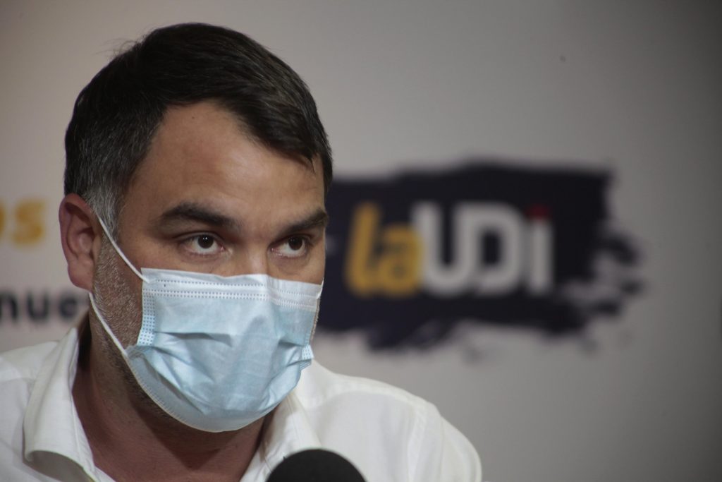 Presidente de la UDI por ataque a sede y memorial de Jaime Guzmán: “Esto no es aceptable en un régimen democrático”