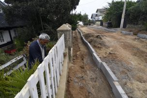 Denuncian daños a casa de Nicanor Parra por obras de pavimentación