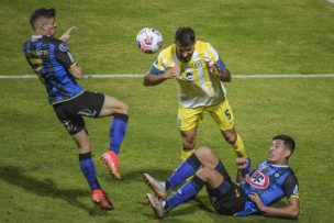 Huachipato no aprovechó la ventaja numérica y sólo igualó ante Rosario Central