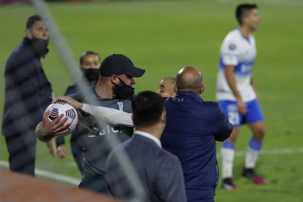 Hijo de Gustavo Poyet explicó el mal entendido con Andrés D’Alessandro