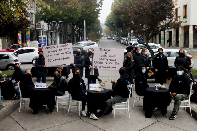 “Última cena”: Locatarios de restaurantes y bares se manifestaron en Concepción