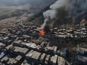 Habilitan albergue tras incendio que afectó a 30 viviendas en campamento de Antofagasta