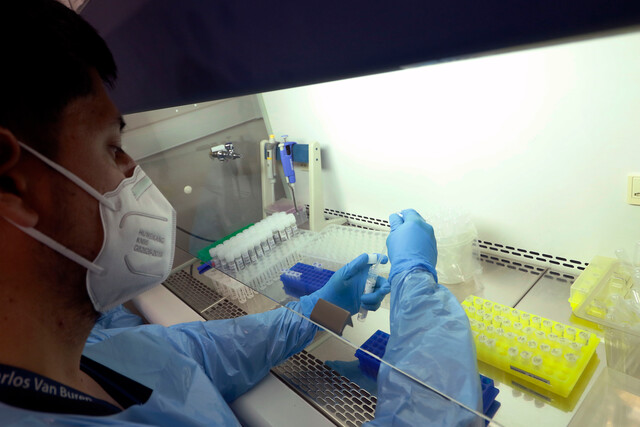 Espionaje británico ve “factible” que el coronavirus haya salido de laboratorio