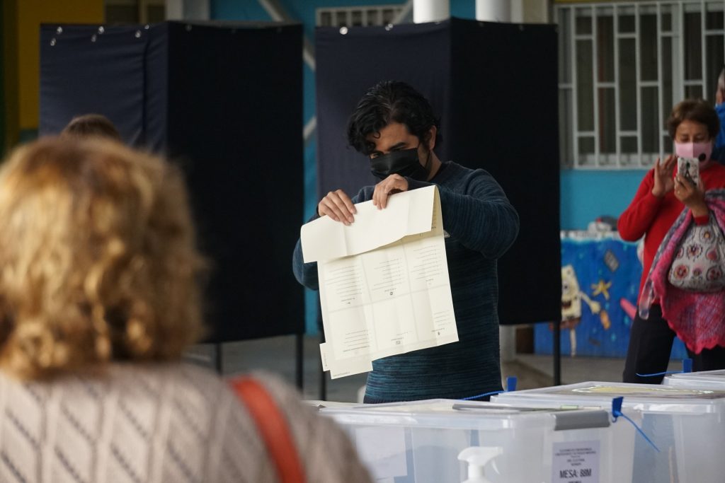 Servel califica como “exitosa” primera jornada de elecciones: Proyecta participación total de 3 millones de votantes