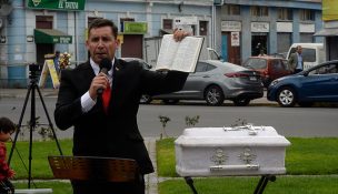 Pastor Soto pide a fieles que entreguen el diezmo al recibir tercer retiro