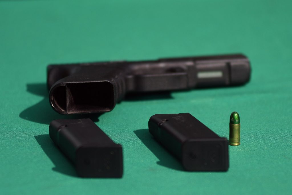 EE.UU: Niño de 4 años muere tras dispararse con la pistola de su padre