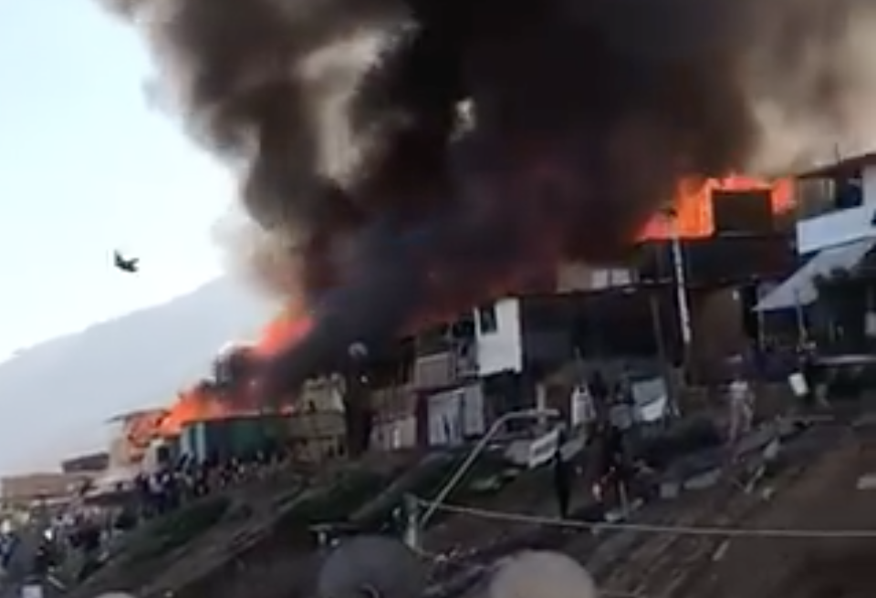Incendio afecta gran cantidad de viviendas en campamento de Antofagasta