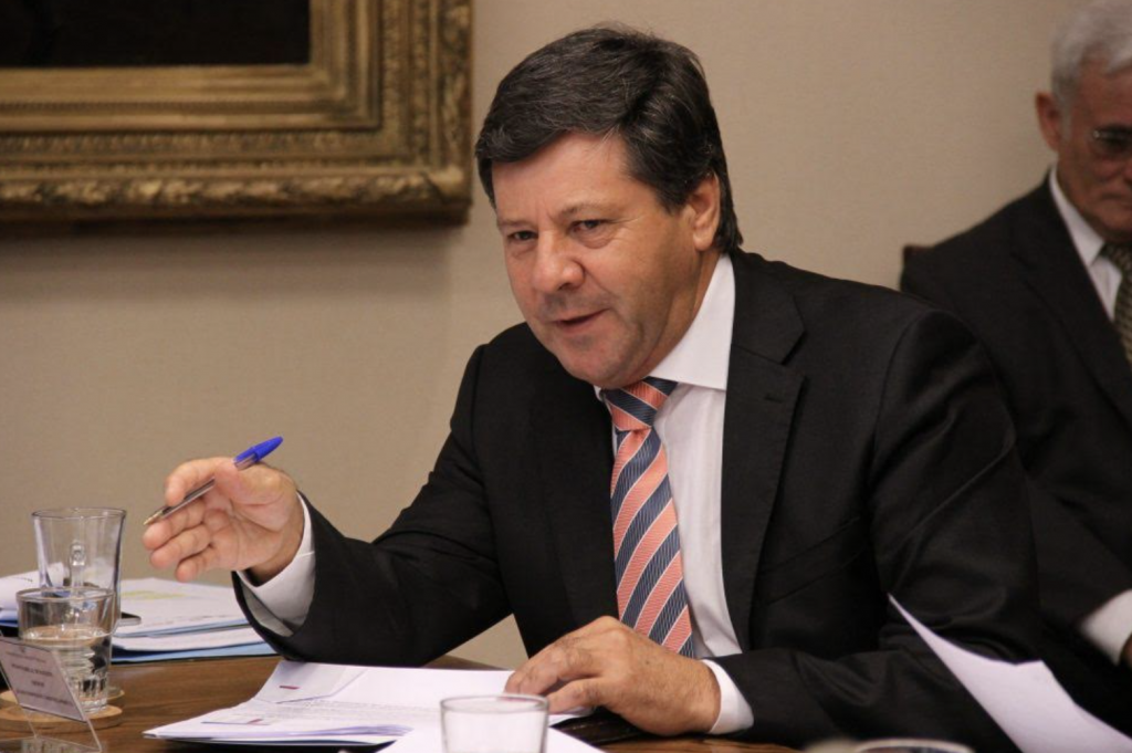 Senador Castro critica “poco” interés en legislar sobre proyecto de viviendas sociales: “Hay una falta de voluntad”