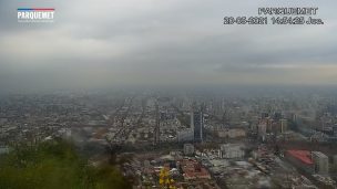 Usuarios en redes sociales reportan caída de granizos en diferentes partes de Santiago