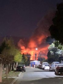 Gigantesco incendio afecta a fábrica en San Bernardo