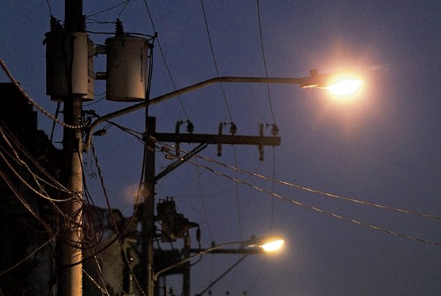 Avanza el plan de recambio de alumbrado público en Santiago: “Muchas de las luminarias de la comuna utilizaban tecnología anticuada”