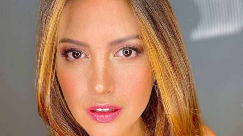 “Me está enviando audios asquerosos”: Karen Bejarano denunció acoso de seguidora en Instagram
