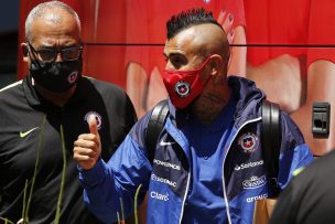 El eufórico llamado de Arturo Vidal a la población tras vacunarse contra el Covid-19